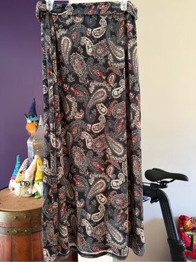 Women’s Black Paisley Maxi Skirt